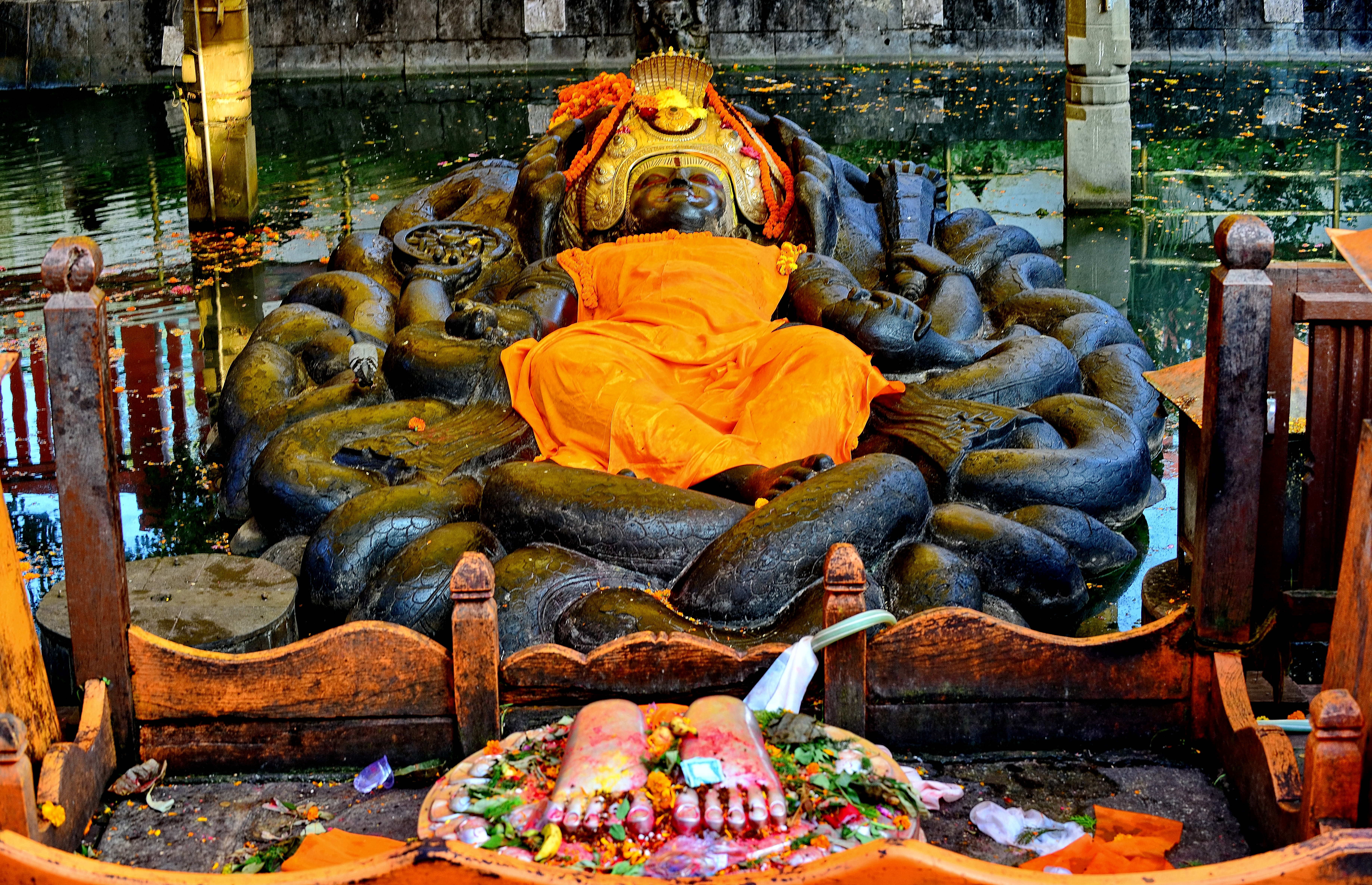 تاج في المنام يرمز إلى السلطة والملكية