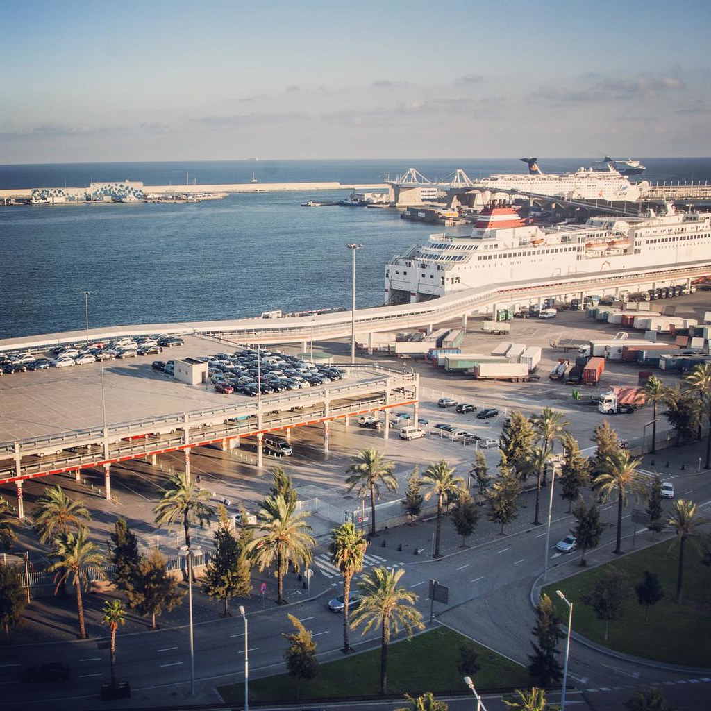 تفسير البحر من بعيد في المنام