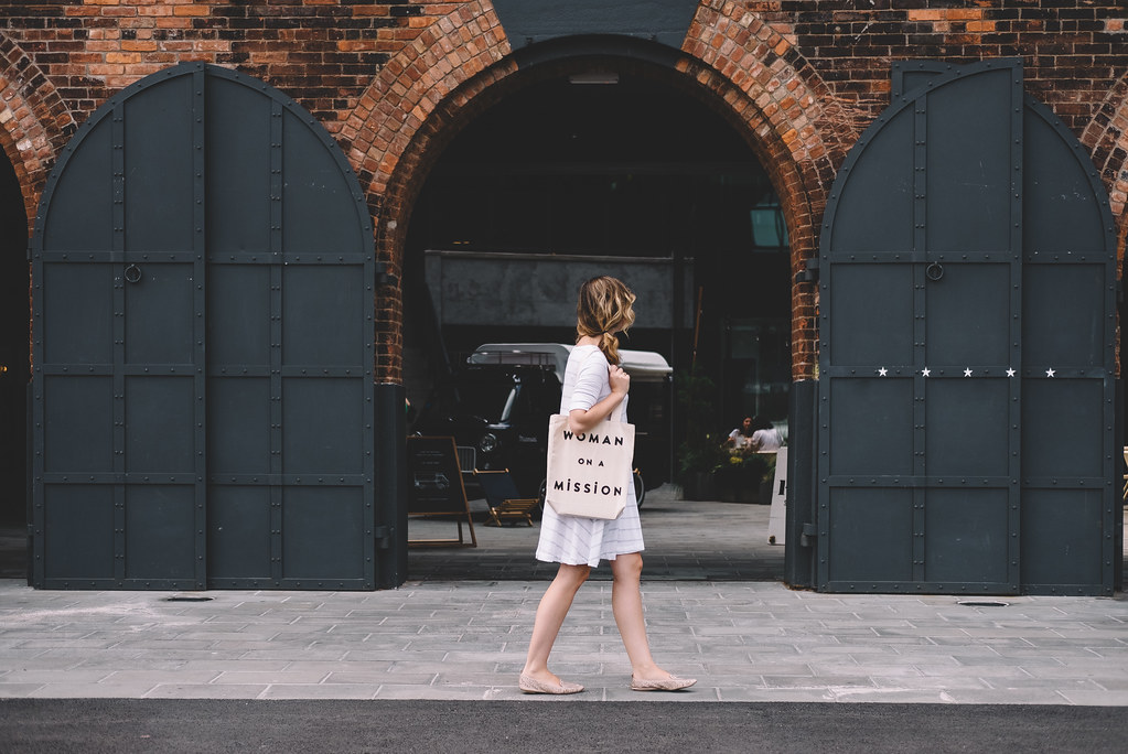 تفسير لبس فستان أبيض بدون عريس في المنام