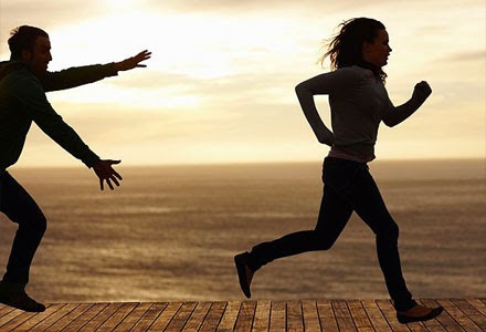 تفسير لماذا نرى أشخاصا من الماضي في المنام؟ في المنام